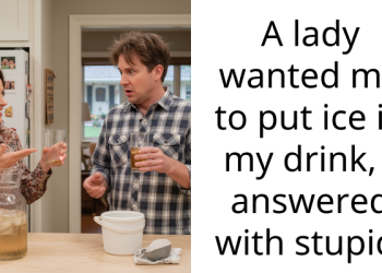 Karen Complains To Restaurant Employee About A Customer Not Putting Ice Before Refilling Drink