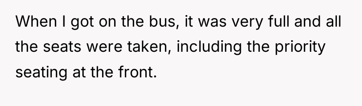 When I got on the bus, it was very full...